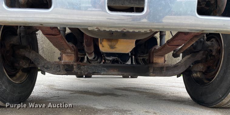 image for item OG9903 2001 Freightliner  FL70 flatbed truck