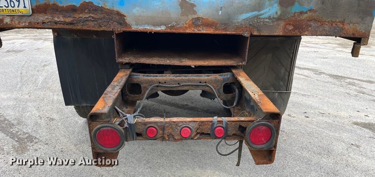 image for item OG9903 2001 Freightliner  FL70 flatbed truck