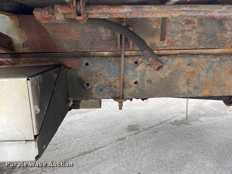 image for item OG9903 2001 Freightliner  FL70 flatbed truck