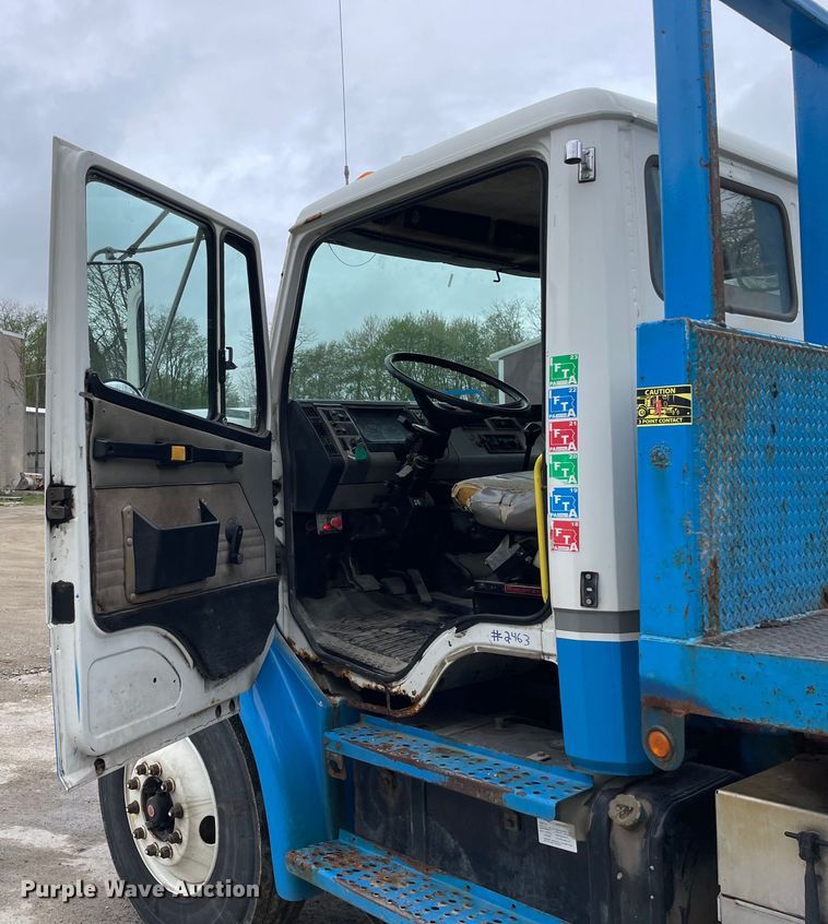 image for item OG9903 2001 Freightliner  FL70 flatbed truck