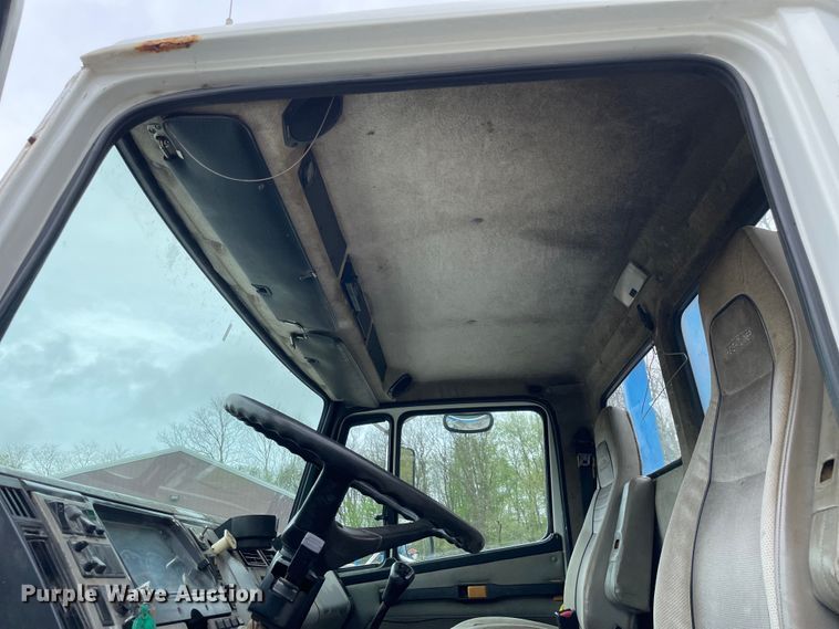 image for item OG9903 2001 Freightliner  FL70 flatbed truck