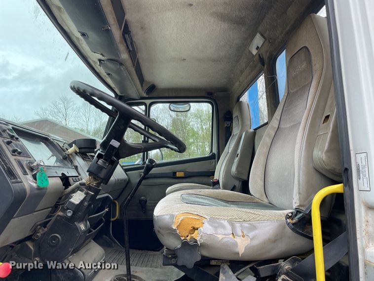 image for item OG9903 2001 Freightliner  FL70 flatbed truck