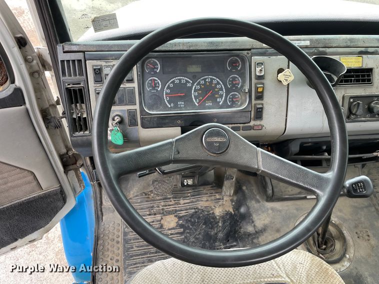 image for item OG9903 2001 Freightliner  FL70 flatbed truck