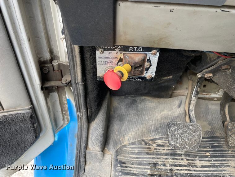 image for item OG9903 2001 Freightliner  FL70 flatbed truck