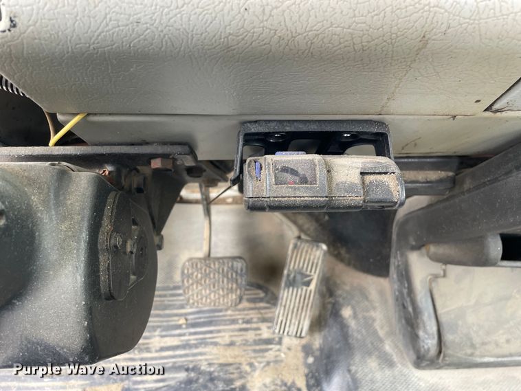 image for item OG9903 2001 Freightliner  FL70 flatbed truck