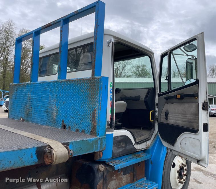 image for item OG9903 2001 Freightliner  FL70 flatbed truck