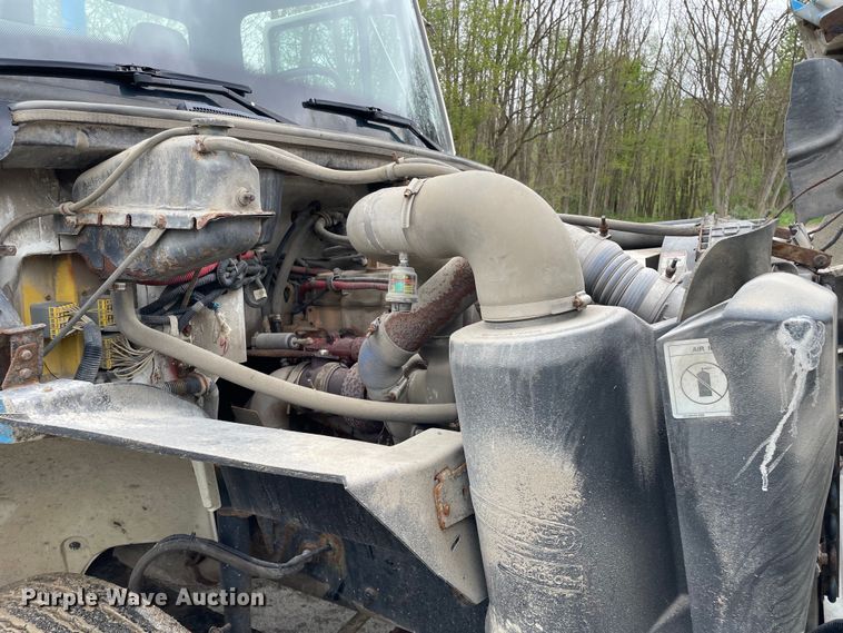 image for item OG9903 2001 Freightliner  FL70 flatbed truck