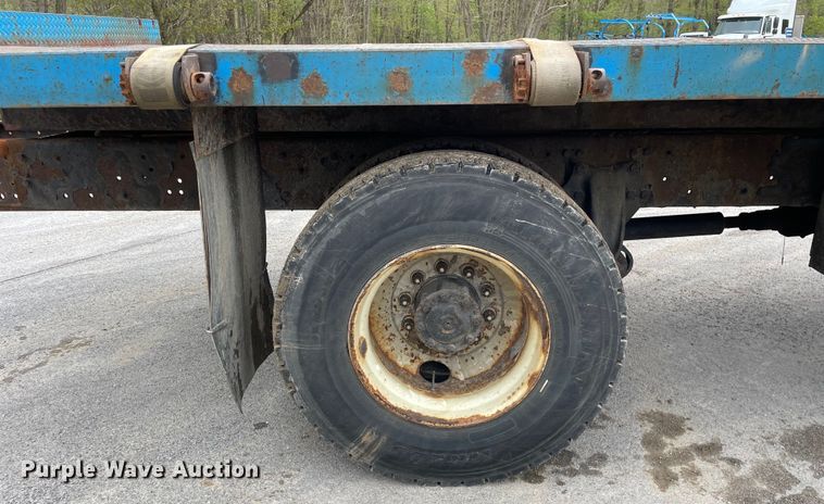 image for item OG9903 2001 Freightliner  FL70 flatbed truck