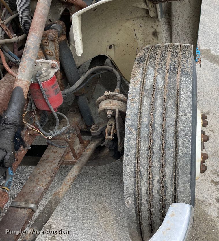 image for item OG9903 2001 Freightliner  FL70 flatbed truck