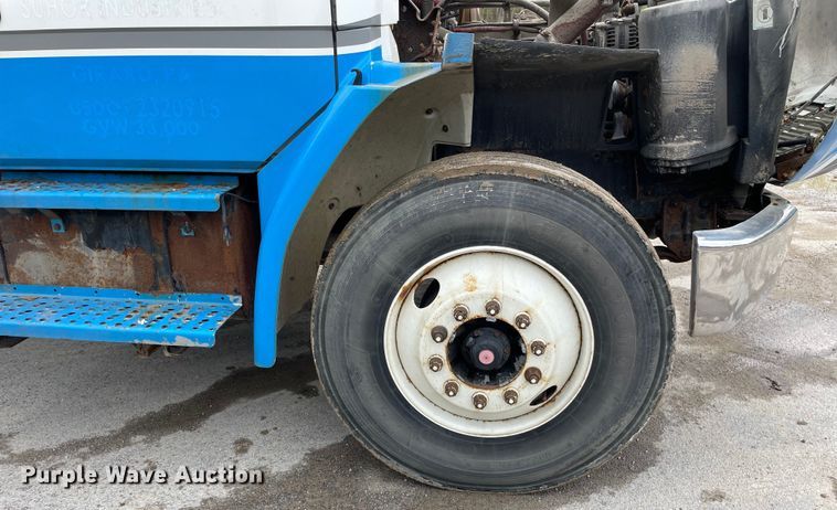 image for item OG9903 2001 Freightliner  FL70 flatbed truck