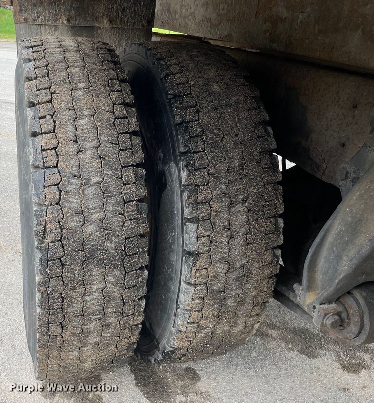 image for item OG9903 2001 Freightliner  FL70 flatbed truck