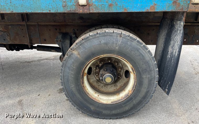 image for item OG9903 2001 Freightliner  FL70 flatbed truck