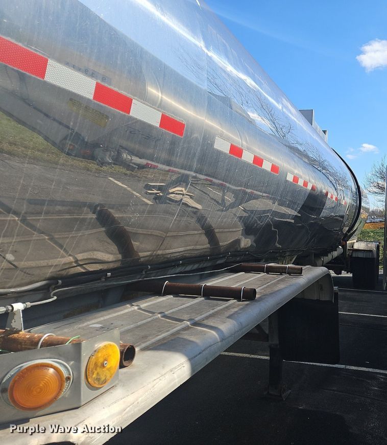 image for item OK9848 1988 Sunshine tank trailer