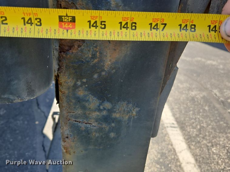 image for item OK9851 2004 Chevrolet  Express 3500 box truck