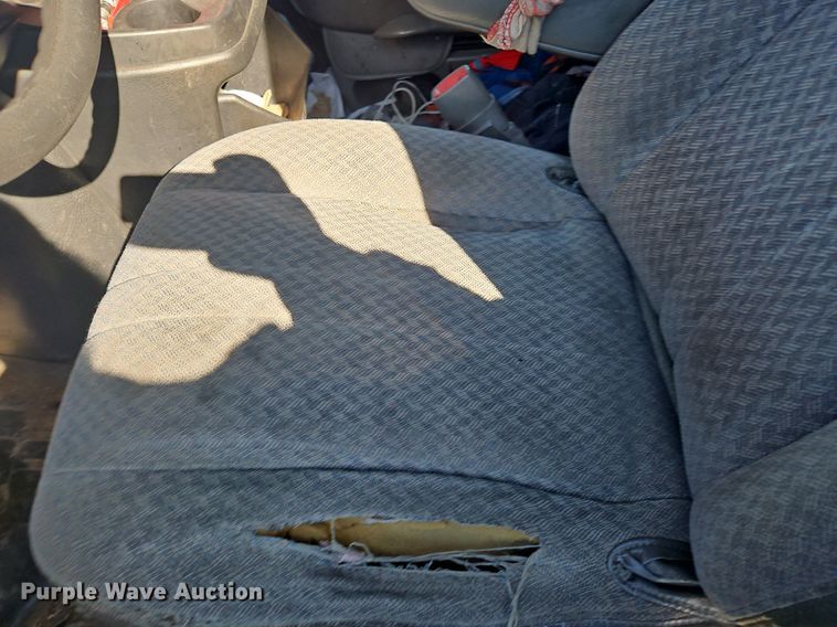 image for item OK9851 2004 Chevrolet  Express 3500 box truck