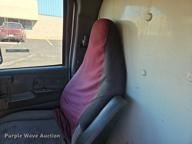 image for item OK9851 2004 Chevrolet  Express 3500 box truck