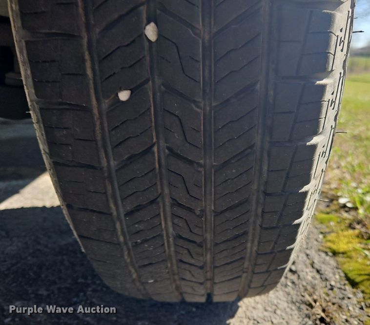 image for item OK9851 2004 Chevrolet  Express 3500 box truck