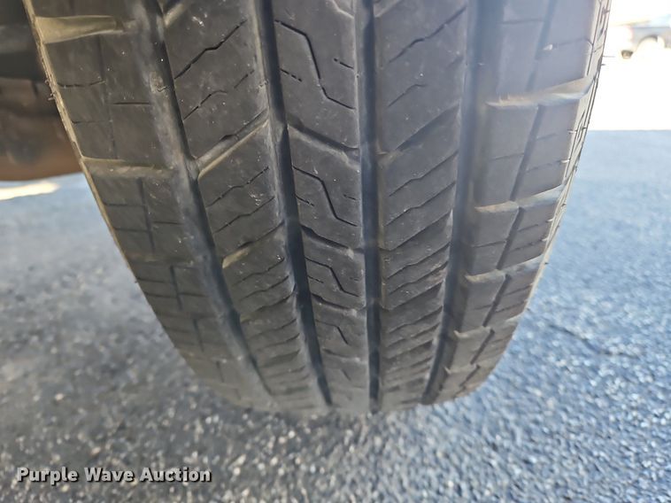 image for item OK9851 2004 Chevrolet  Express 3500 box truck