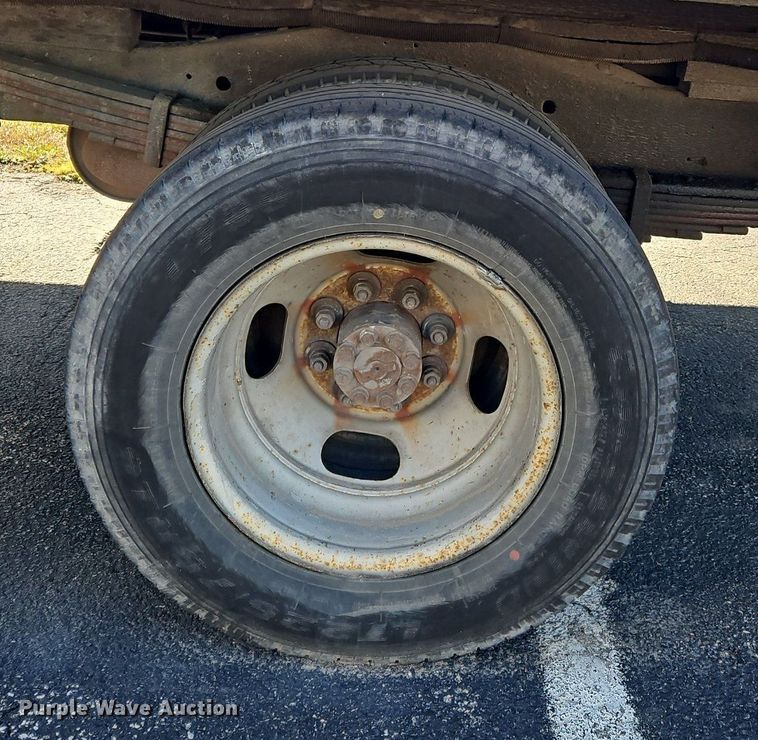 image for item OK9851 2004 Chevrolet  Express 3500 box truck