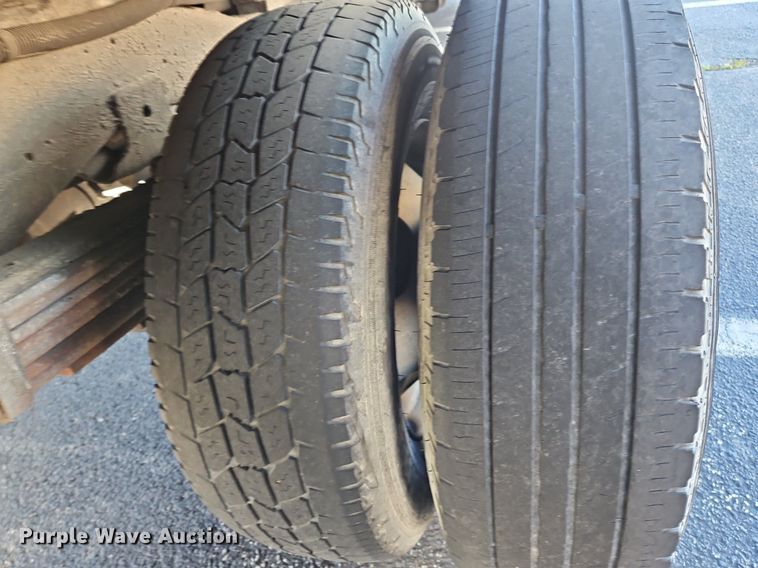 image for item OK9851 2004 Chevrolet  Express 3500 box truck