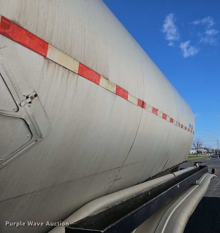 image for item OK9852 1997 Polar Tanks tank trailer