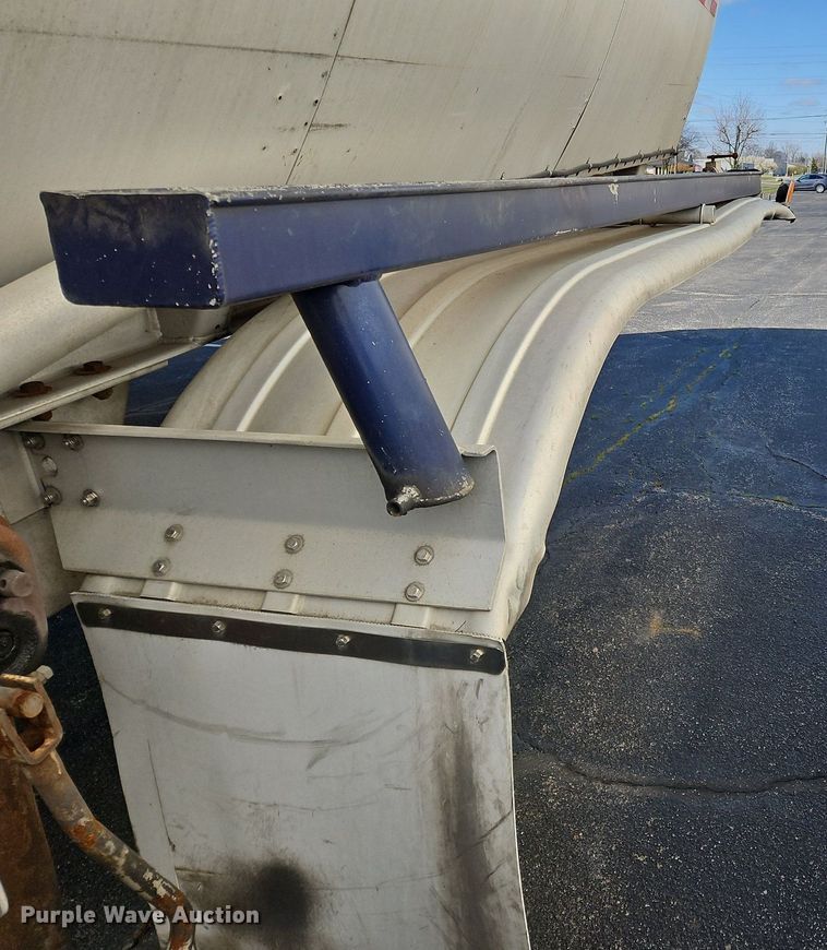 image for item OK9852 1997 Polar Tanks tank trailer