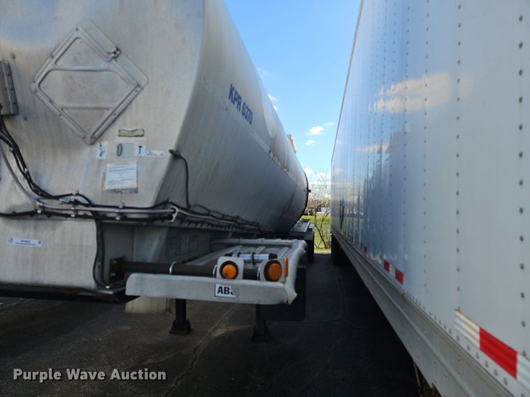 image for item OK9852 1997 Polar Tanks tank trailer