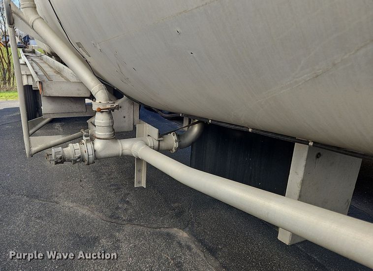 image for item OK9852 1997 Polar Tanks tank trailer