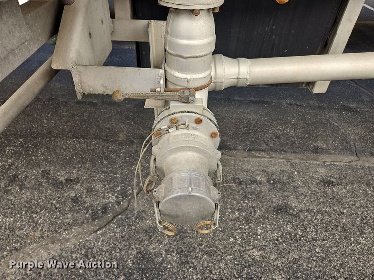 image for item OK9852 1997 Polar Tanks tank trailer