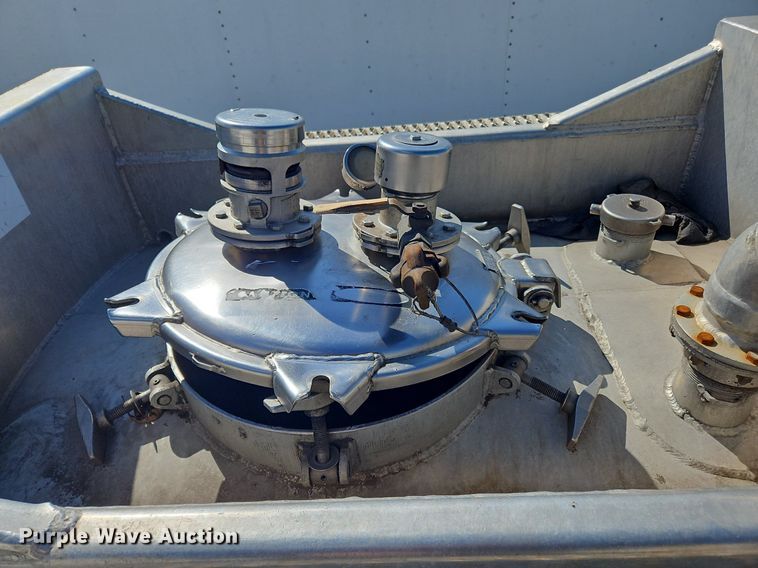 image for item OK9852 1997 Polar Tanks tank trailer