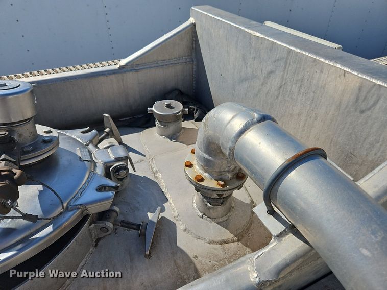 image for item OK9852 1997 Polar Tanks tank trailer