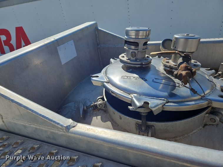 image for item OK9852 1997 Polar Tanks tank trailer