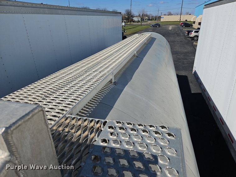 image for item OK9852 1997 Polar Tanks tank trailer