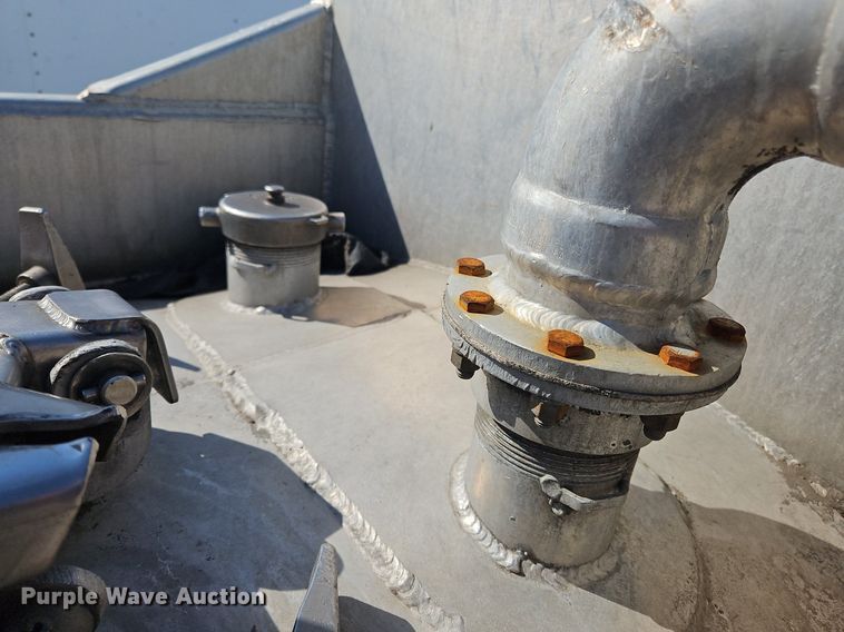 image for item OK9852 1997 Polar Tanks tank trailer