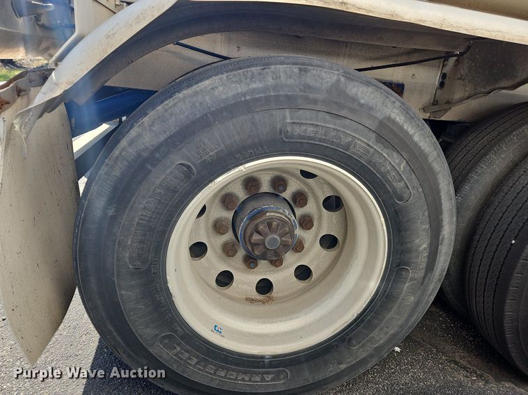 image for item OK9852 1997 Polar Tanks tank trailer