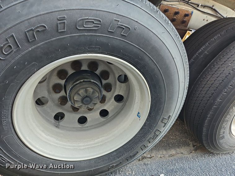 image for item OK9852 1997 Polar Tanks tank trailer