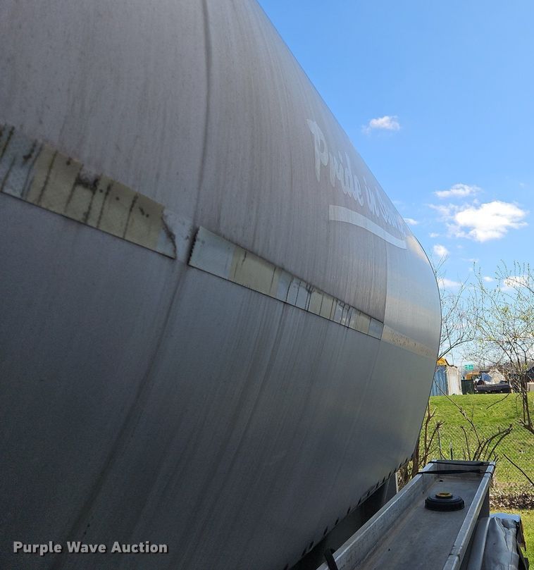 image for item OK9852 1997 Polar Tanks tank trailer