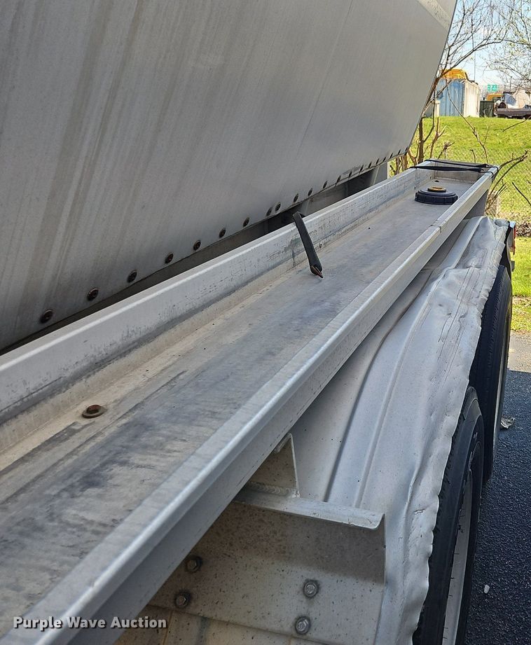 image for item OK9852 1997 Polar Tanks tank trailer