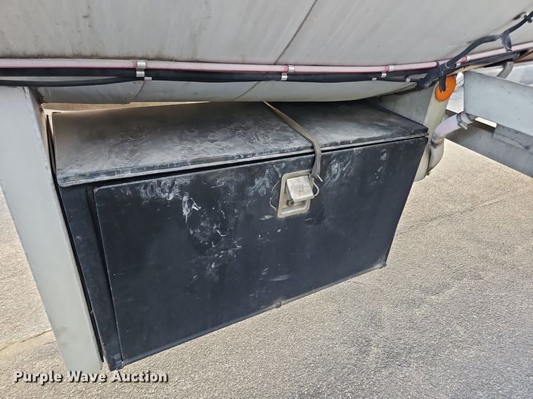 image for item OK9852 1997 Polar Tanks tank trailer