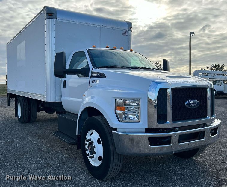image for item OM9243 2016 Ford F650 Super Duty box truck