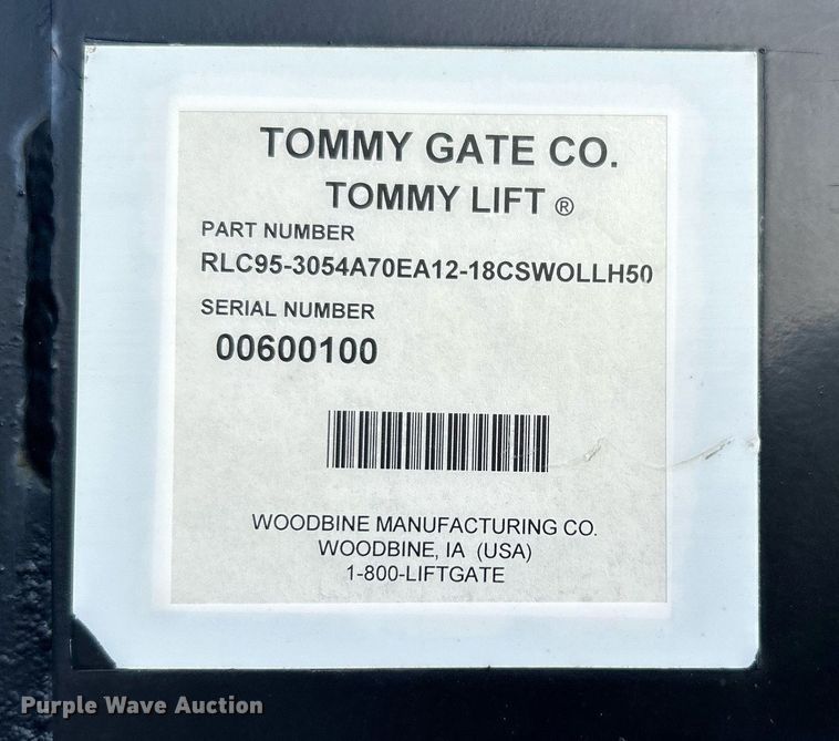 image for item OM9243 2016 Ford F650 Super Duty box truck