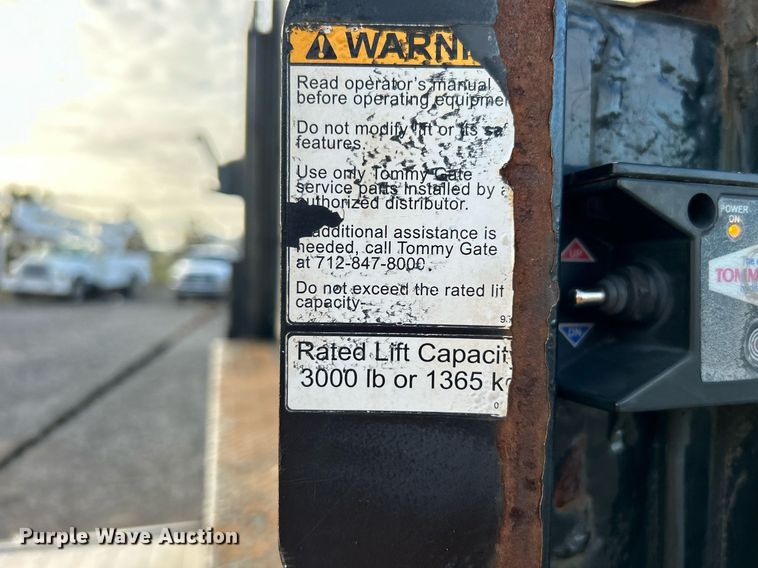 image for item OM9243 2016 Ford F650 Super Duty box truck