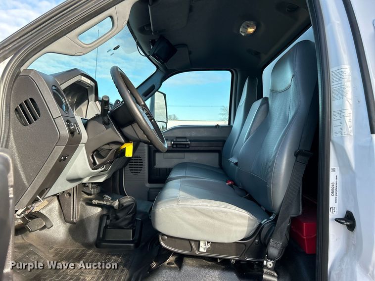 image for item OM9243 2016 Ford F650 Super Duty box truck