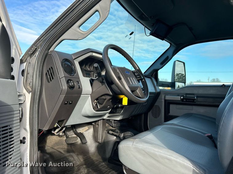 image for item OM9243 2016 Ford F650 Super Duty box truck