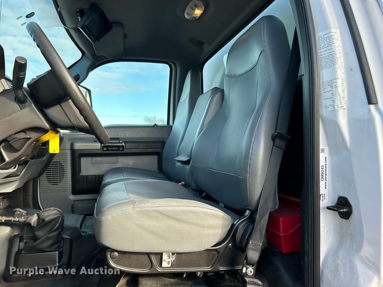 image for item OM9243 2016 Ford F650 Super Duty box truck