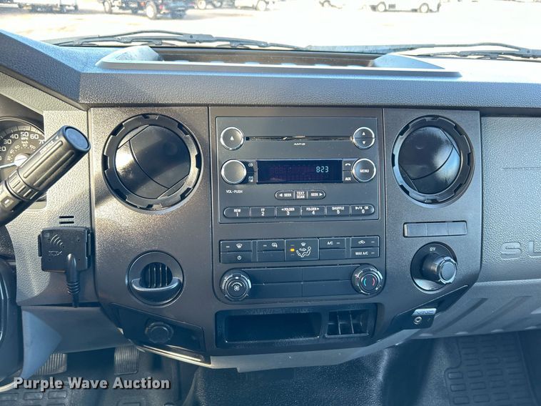 image for item OM9243 2016 Ford F650 Super Duty box truck