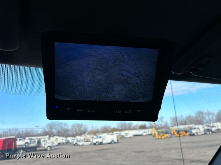 image for item OM9243 2016 Ford F650 Super Duty box truck