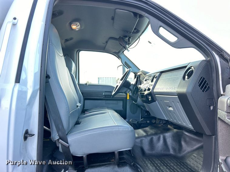 image for item OM9243 2016 Ford F650 Super Duty box truck