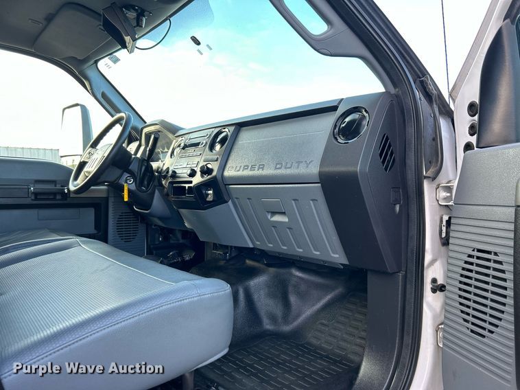 image for item OM9243 2016 Ford F650 Super Duty box truck