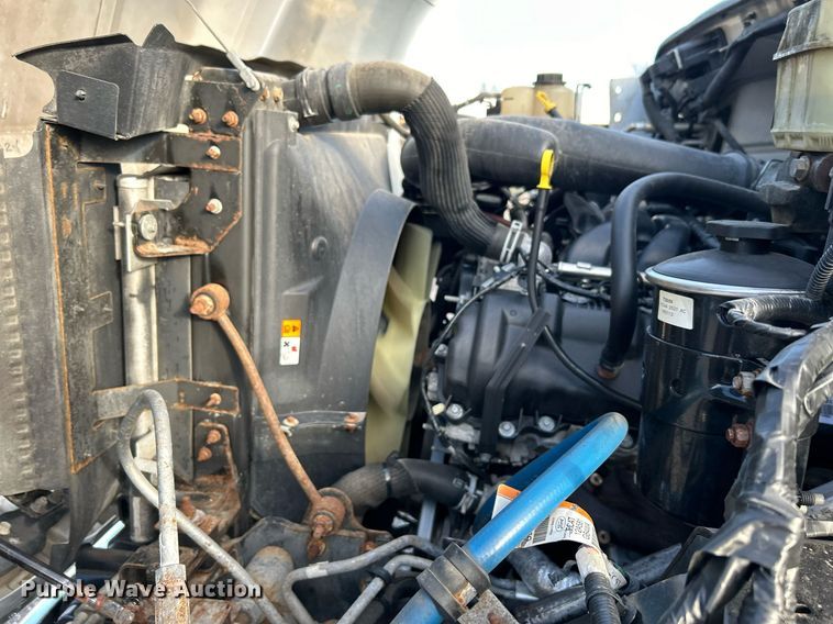 image for item OM9243 2016 Ford F650 Super Duty box truck